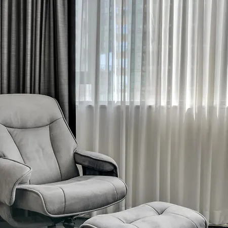 Cbd 1-bed With Pool, Gym & City Views Apartment *