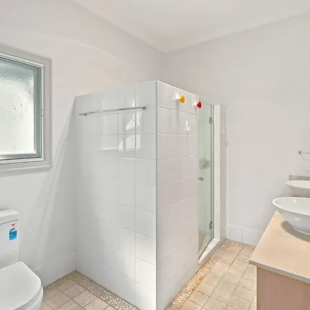Holiday home Artistic Queenslander With Park Views - 5 Bedroom - Sleep 10 *