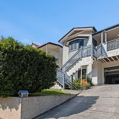 Artistic Queenslander With Park Views - 5 Bedroom - Sleep 10 * Brisbane