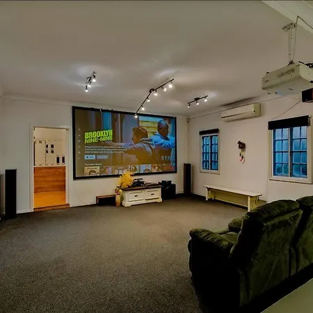 Artistic Queenslander With Park Views - 5 Bedroom - Sleep 10 Holiday home Brisbane