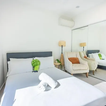 West End Boutique - Private With Pool & Shops Downstairs *