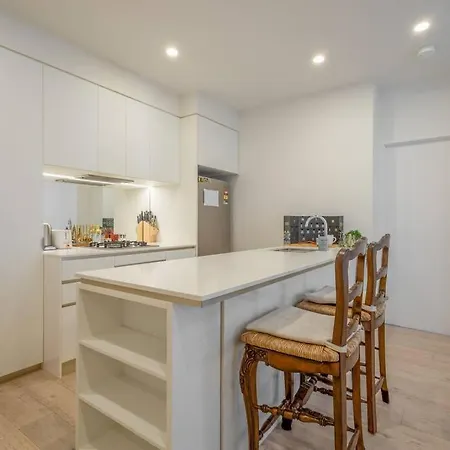 West End Boutique - Private With Pool & Shops Downstairs *