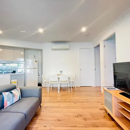 Modern 2 Bedrooms House Close To Qeii Hospital & Grifith Uni Apartment *