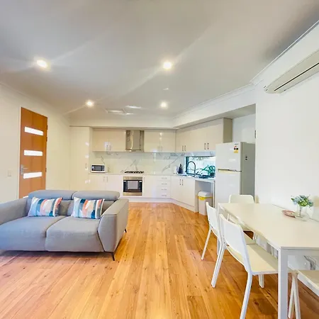 Modern 2 Bedrooms House Close To Qeii Hospital & Grifith Uni * Brisbane
