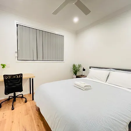 Modern 2 Bedrooms House Close To Qeii Hospital & Grifith Uni *