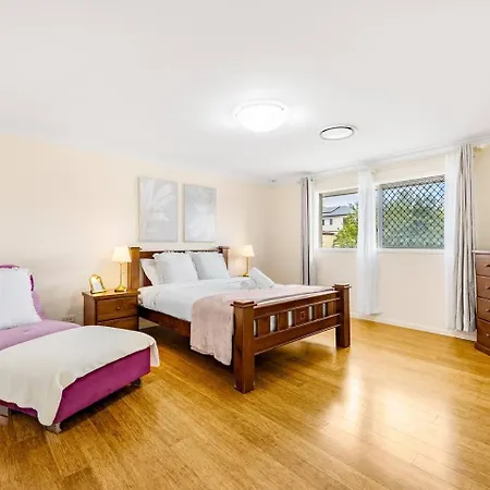 Spacious Located Family House At Sunnybank Brisbane