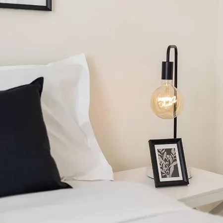 Lovely Tiny At Sunnybank Cbd On Street Parking Holiday home Brisbane