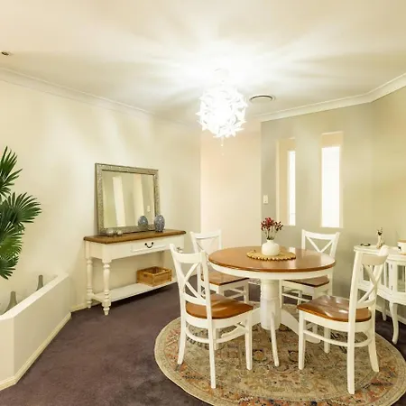 Parkside With Meeting Carindale Holiday home