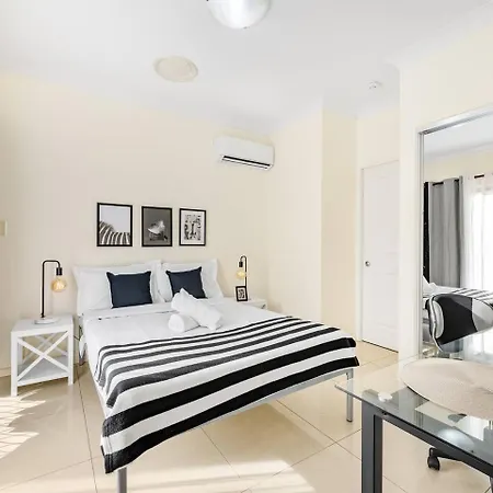 Holiday home Lovely Tiny At Sunnybank Cbd On Street Parking