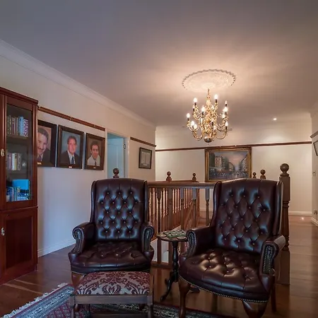 Grove Manor 4*