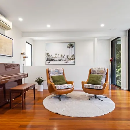 Calm Springs In Brisbane-large Family Home-pool Brisbane