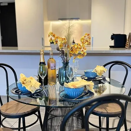 Apartment Deluxe 2bd With Infinity Pool Brisbane