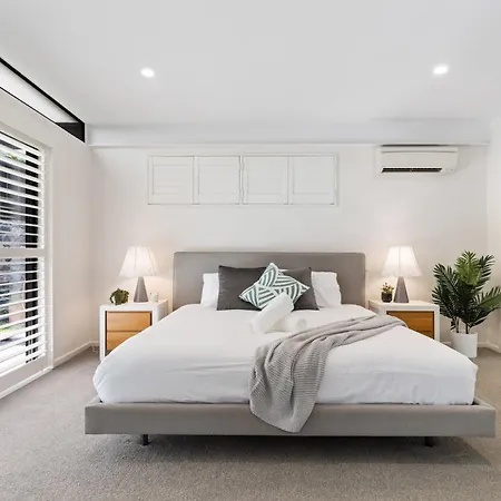Holiday home Calm Springs In Brisbane-large Family Home-pool