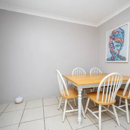 Queen Bedroom 4k Tv In Shared 2s * Brisbane