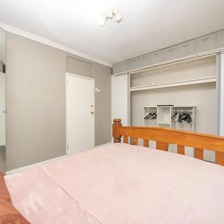 Apartment Queen Bedroom 65'tv Gym 4l