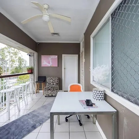 Queen Bedroom 65'tv Gym 4l * Brisbane