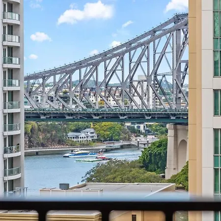 Modern Style 1bed 1bath Balcony Pool Cbd Apartment