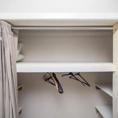 Apartment Queen Bedroom In Shared 2m Brisbane