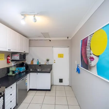 Queen Bedroom In Shared 2m Apartment