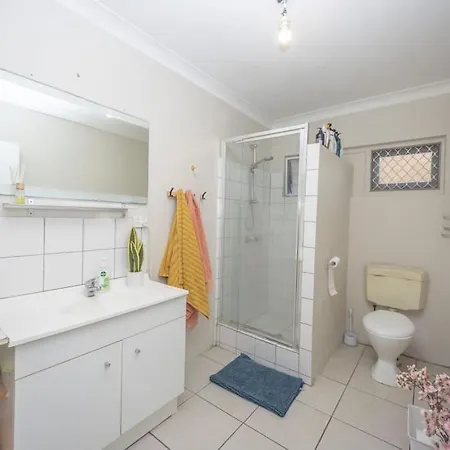 Apartment Queen Bedroom In Shared 2m