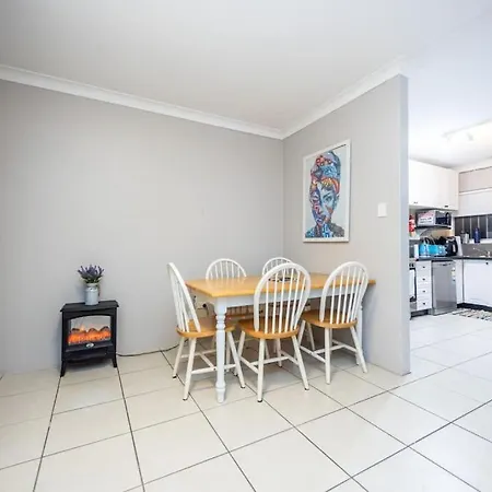 Queen Bedroom In Shared 2m Brisbane