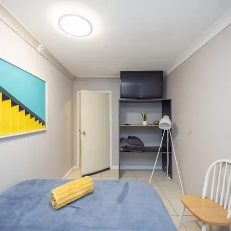 Queen Bedroom 4k Tv In Shared 2s *