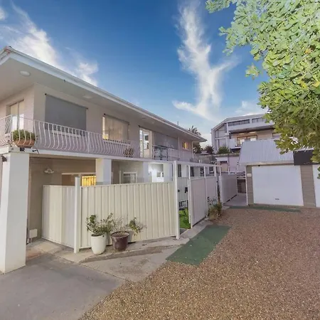 Detached Double Bedroom In Shared
