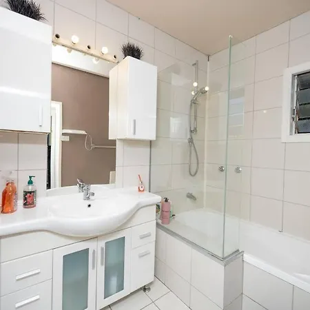 Detached Double Bedroom In Shared Apartment Brisbane
