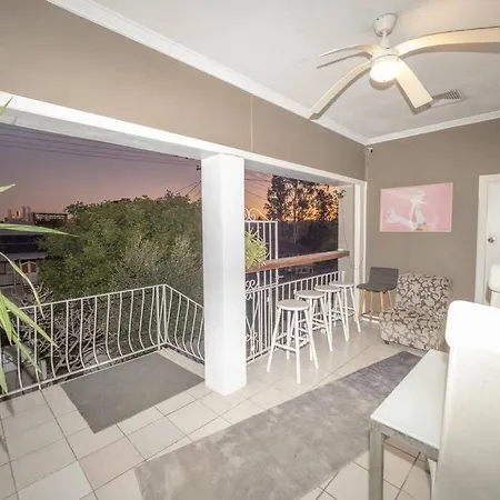 Detached Double Bedroom In Shared Apartment