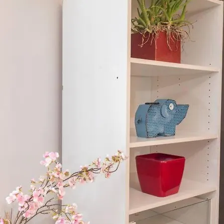 Detached Double Bedroom In Shared Apartment *