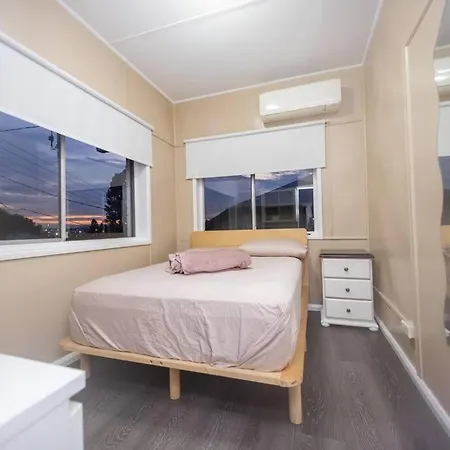 Detached Double Bedroom In Shared *