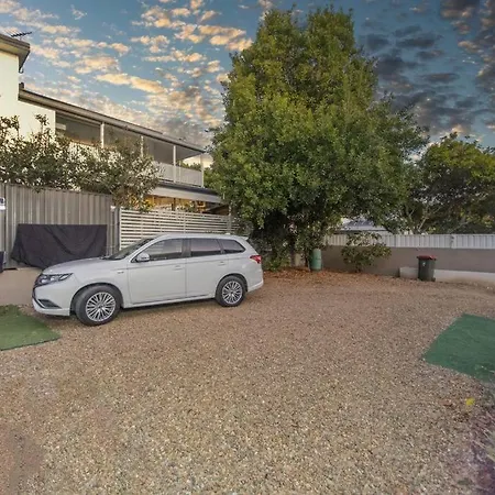 Detached Double Bedroom In Shared