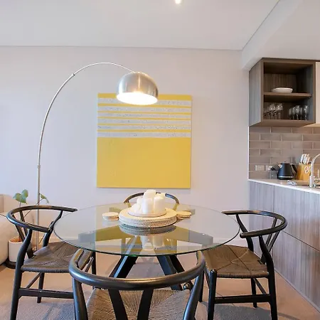'urban Lushscape' Riverside Retreat In Newstead
