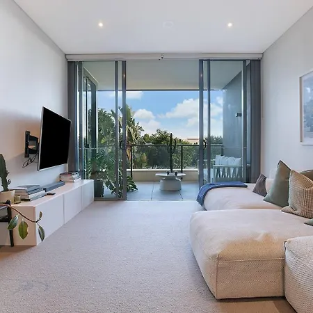 'urban Lushscape' Riverside Retreat In Newstead