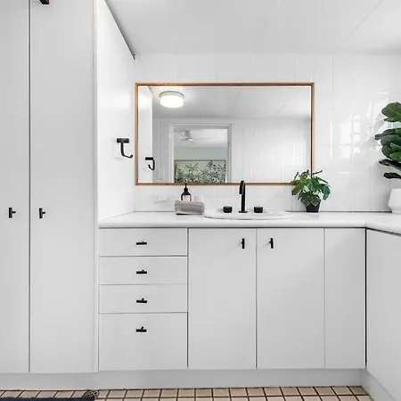 Main Point 1bed 1bath 1car 5 Mins To Cbd Apartment *