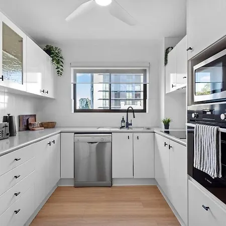 Main Point 1bed 1bath 1car 5 Mins To Cbd Apartment