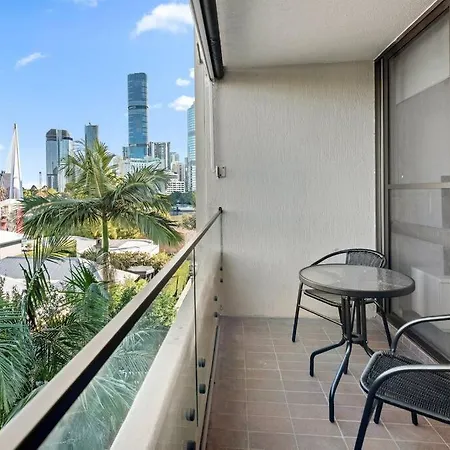Apartment Main Point 1bed 1bath 1car 5 Mins To Cbd