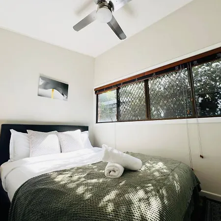 Charming In Sunnybank Close To Plaza With Pool Holiday home