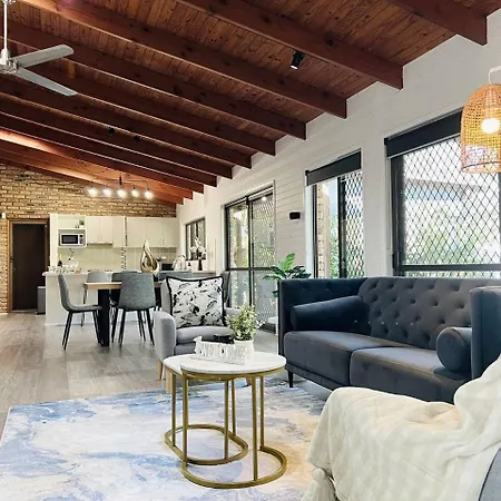 Charming In Sunnybank Close To Plaza With Pool Holiday home Brisbane