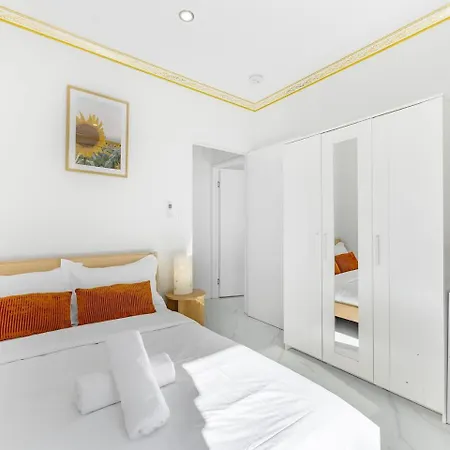 Walkable Convenience Dual Cannon Hill * Brisbane