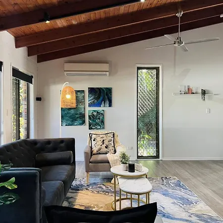 Charming In Sunnybank Close To Plaza With Pool Holiday home Brisbane