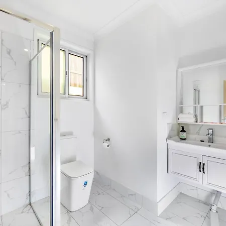 Malls At Doorstep 2-bed Unit In Heart Of Cannon Hill Holiday home *