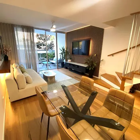 2 Bed Metres From Bulimba Ferry On Oxford Street *