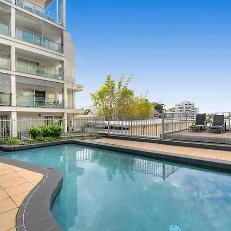 Entire 2 Bedroom Penthouse With Carpark Apartment Brisbane