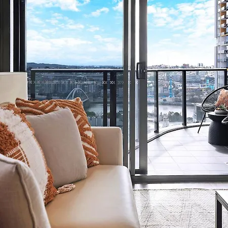 Apartment Above King With Rooftop Pool Deck