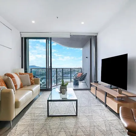Above King With Rooftop Pool Deck Brisbane