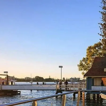 Unit With Everything At Your Fingertips Brisbane