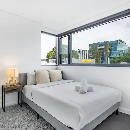 Steps To High End Cafes And Shops Deck N Pool Apartment