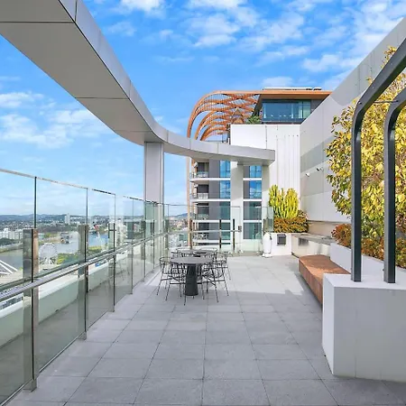 Above King With Rooftop Pool Deck *