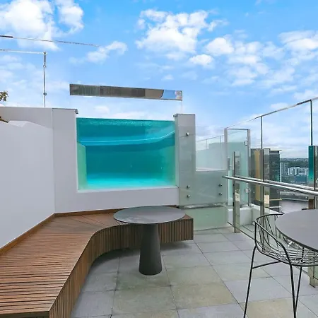 Above King With Rooftop Pool Deck Apartment
